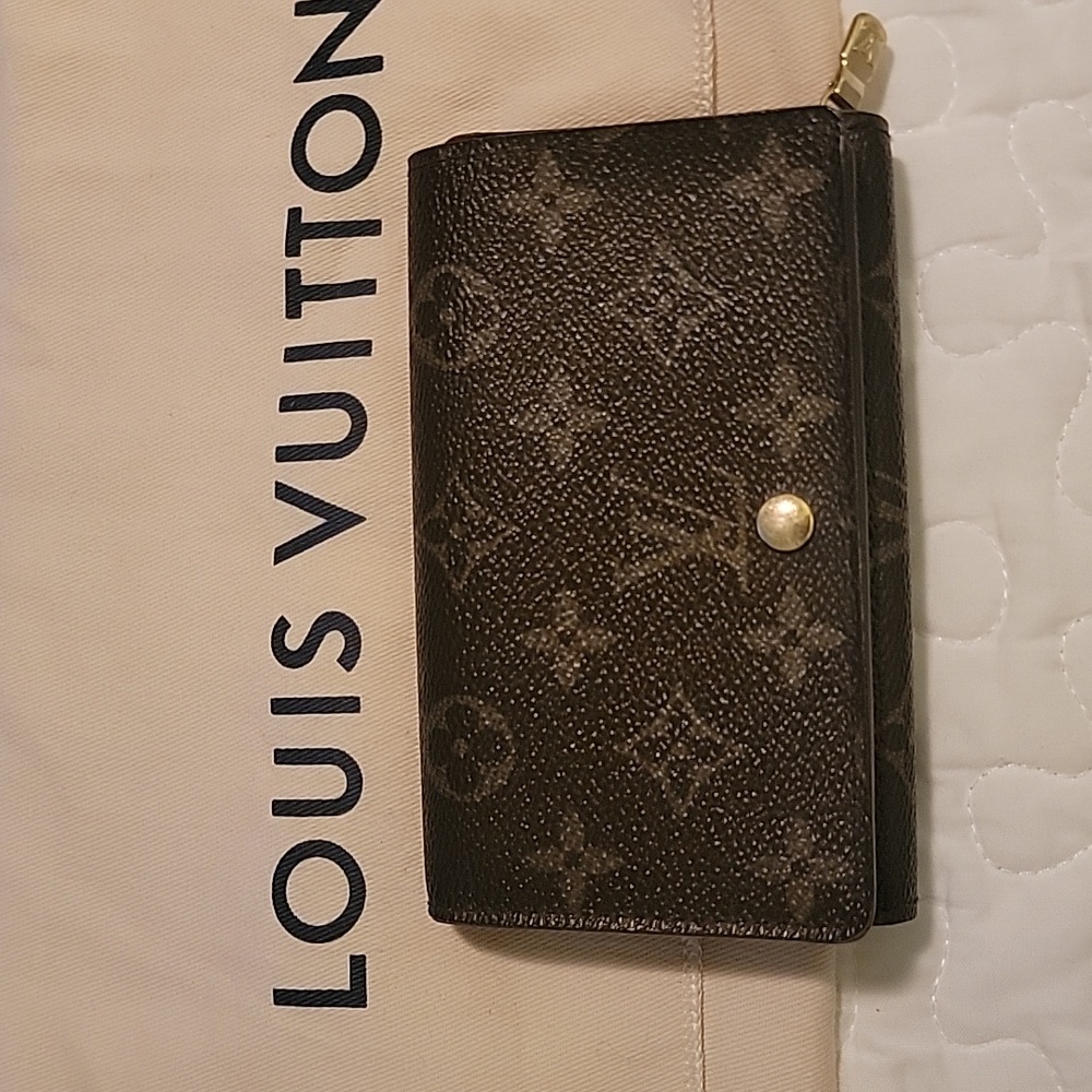 Louis Vuitton Wallet AUTHENTIC BEAUTIFUL LIKE NEW!
